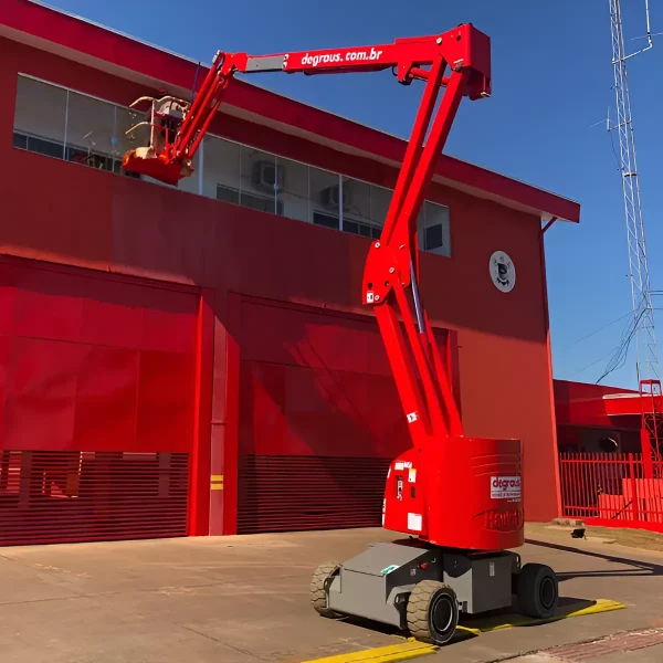 Plataforma Elevatória Articulada 15 m (Elétrica) em Uso